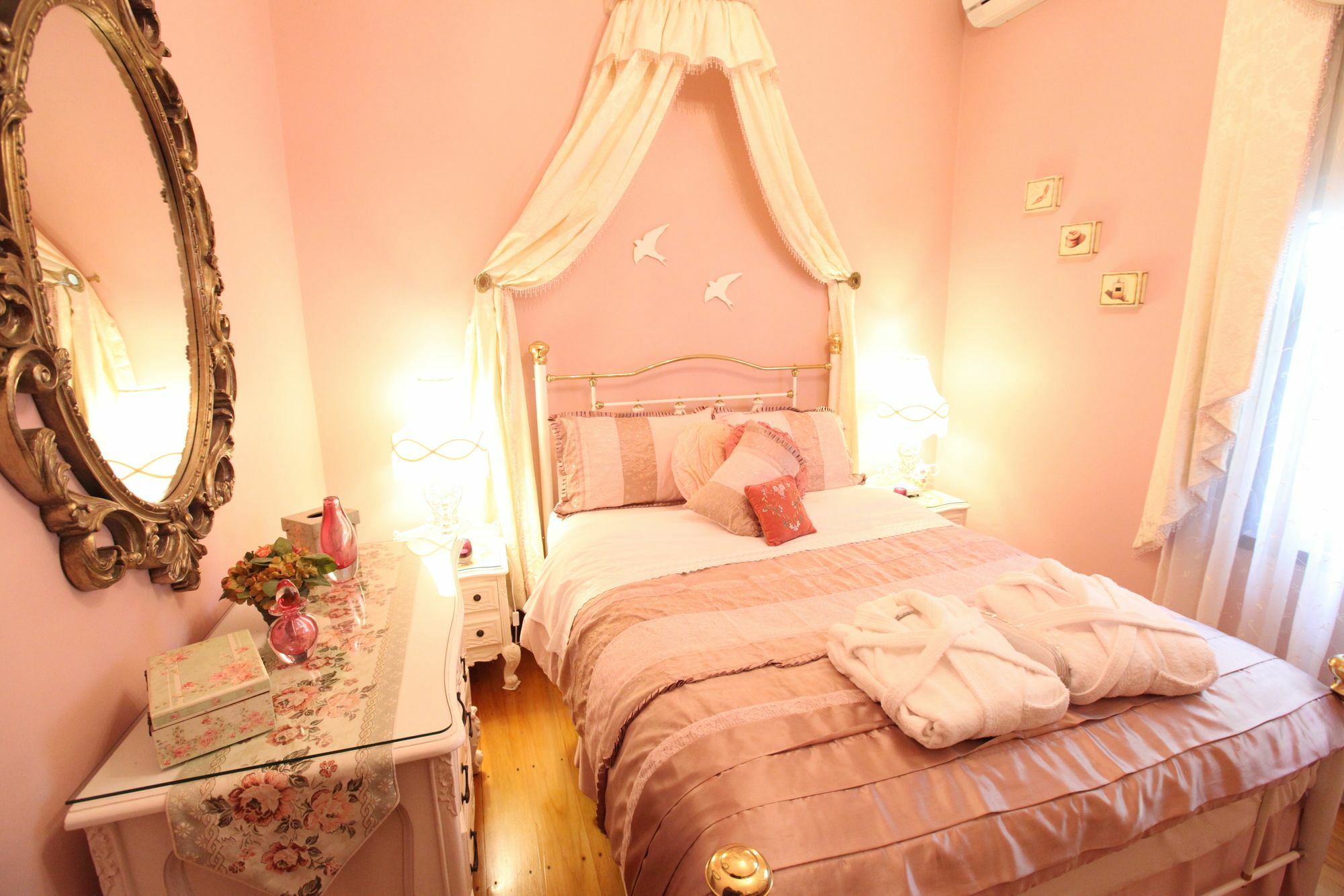 Strawberry Patch Hotel ลูรา ภายนอก รูปภาพ
